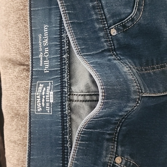 Levi Strauss Pull-On Skinny Jeans, Size 14L - Picture 2 of 3